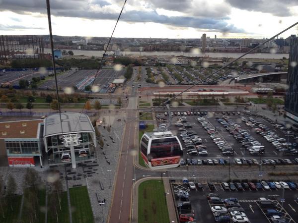 dimples356's tweet image. Cable car ride over the Thames 😊