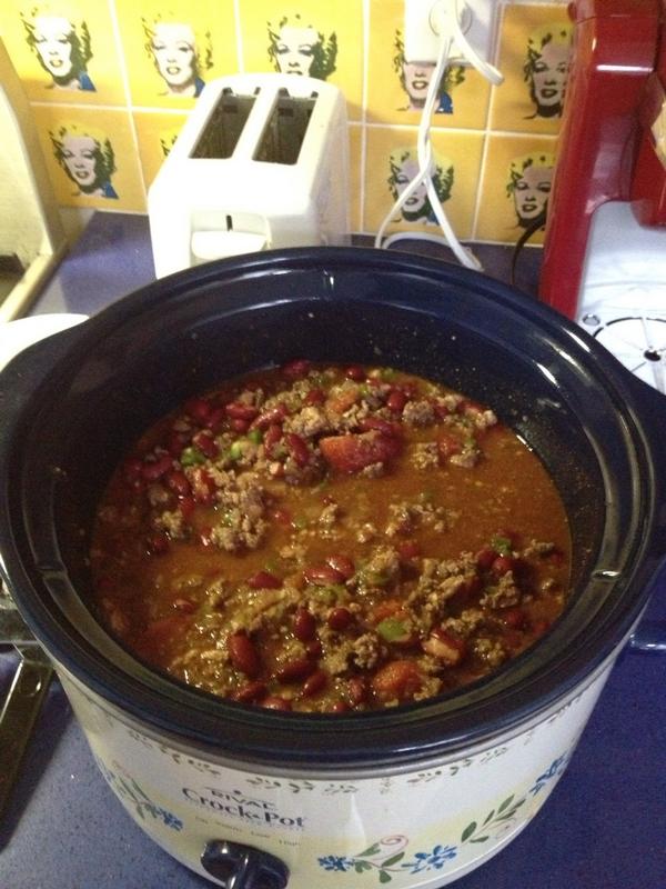 mfuller88's tweet photo. Chili on a cold and rainy fall night #chiliwarmsme http://t.co/BUn3Mfpl