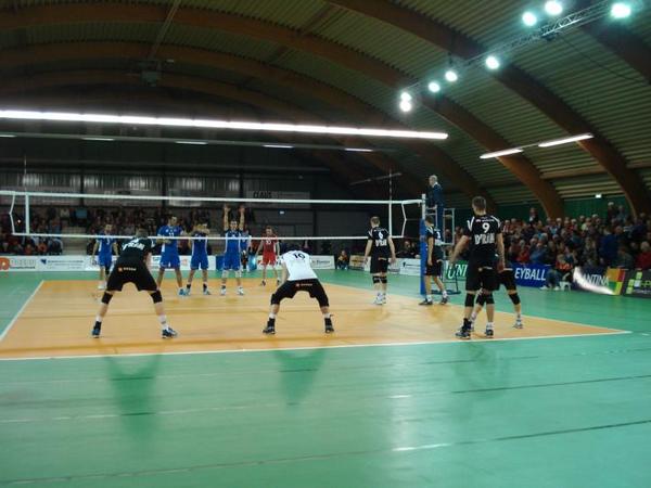 Gisteren verzorgden wij de sport-verlichting tijdens de topvolleybalwedstrijd van Orion met véél HQI-armaturen!