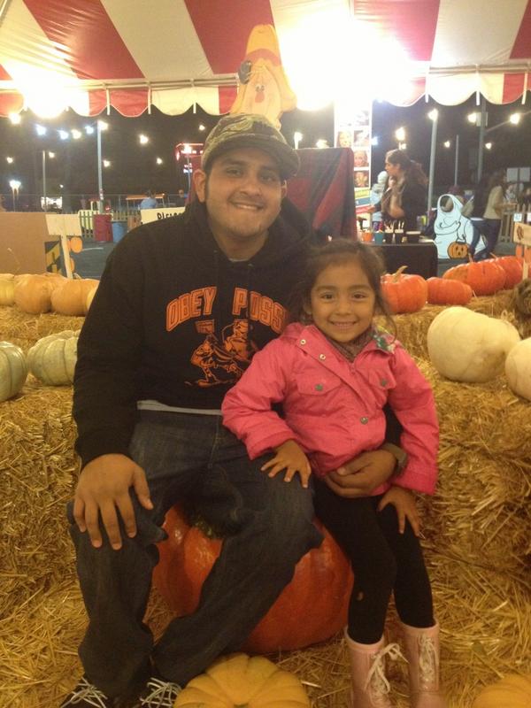 fancynotes's tweet photo. She loves her Daddy and her Daddy can't live without her!!!!! ❤❤❤ http://t.co/1TVFc1Ja