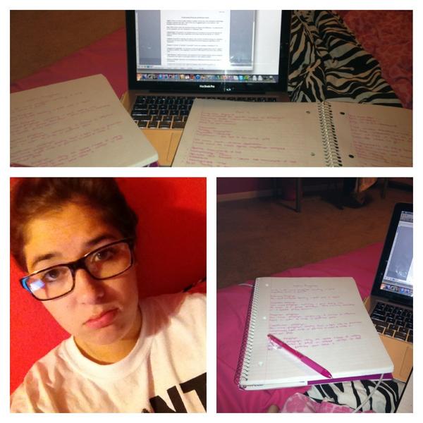 Brittneybnvds's tweet image. So many notes.... 😔
#schoolstakingover 
#shouldbewritingmypaper 
#notesnotesnotes