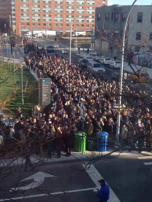 Cosmogurl09's tweet image. Anytime you see a line that looks like this and you STILL get it it.....#ShitIsReal #NYC #SandyAfterMath