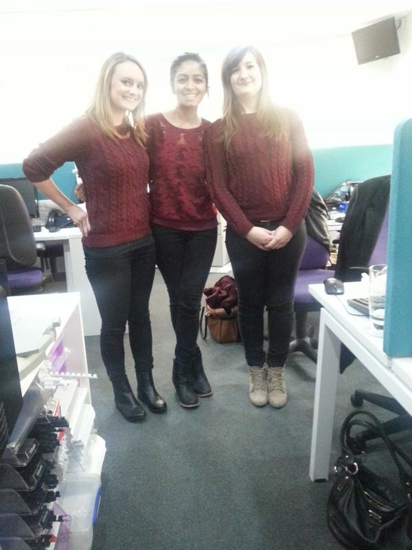NewsDataNetwork's tweet image. Oops! @laura_kew @PooonamP @pheebie made a slight error this morning! #sameclothes #oopsydaisy