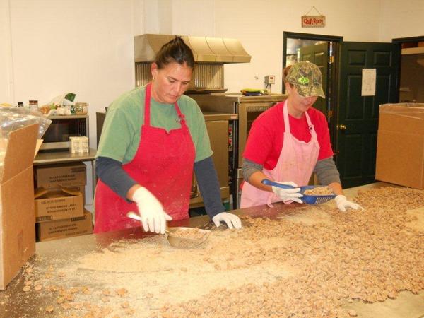 PearsonFarm's tweet image. Two of Pearson's wonderful "pecan chefs" Lynn and Julie preparing our delicious praline pecans. bit.ly/Uodf7A