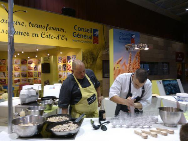 AxelSibert's tweet image. Au stand du #CG21 ! #FoireGastronomique