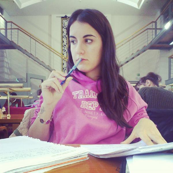 ElenaSerranoGar's tweet photo. Aiii @ClaraRodrigue33 que concentradita esta mi niñaa!! http://t.co/7HRX2tOc