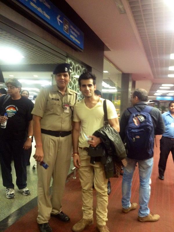 Karan Tacker on X: This I tweet worthy,really tall woman police. Proud to  be an Indian! Jai hind!  / X