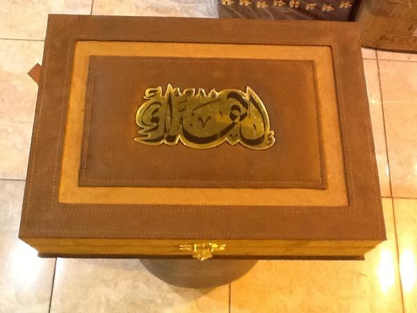 RobanAlatoor's tweet photo. شنطه باخراج مميز مع الخياطه وقص ليزر 
تقدم لأغلى شخص لديك http://t.co/YPiRkRci