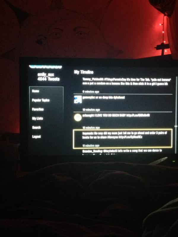 goawaylor's tweet image. @emily_sux has twitter on her tv #InternetQueen