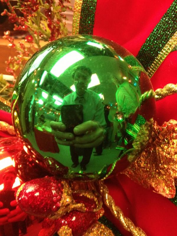jennafischer's tweet photo. Merry Christmas from Jim Halpert. http://t.co/1MFBULu8