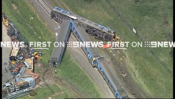 CFA_Updates's tweet photo. RT @cstanaway: BREAKING: More incredible pictures just in of a train smash in Dandenong, more soon http://t.co/RDRjVT63
