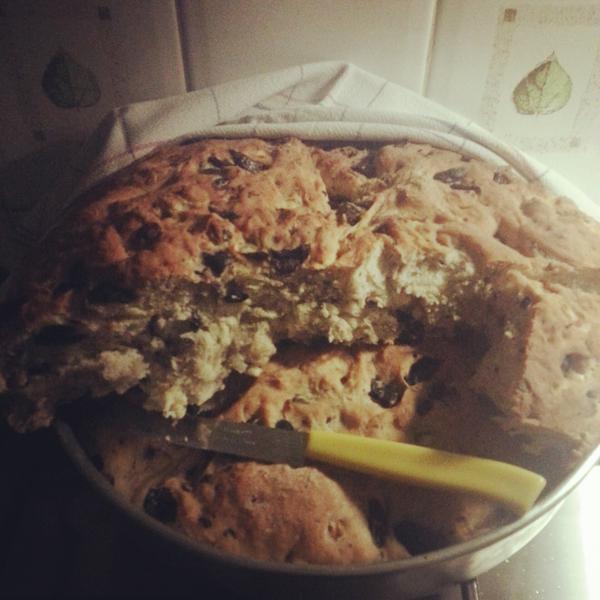 kubz_g's tweet image. quick snack before i go sleep #zeytinli #olivebread  #homemade