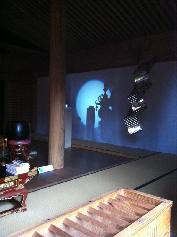 jinhongo3's tweet photo. 小雨降るアートガーデン2012
大岩山日石寺観音堂にて http://t.co/KEUPyW4o