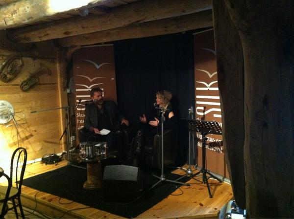 En innholdsrik SILK-lørdag innledes med at debutant Ida Løkås intervjues av <a href="/HavardRem/">Håvard Rem</a> #silkfestival <a href="/Schibstedforlag/">Schibsted Forlag</a>