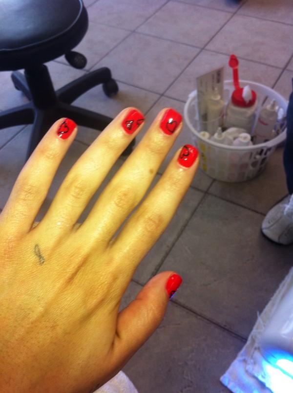 Sarah Shahi Anyone Know Of Nail Art Studio In La Http T Co 17tk6uoi Twitter