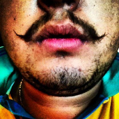 rafaprieto91's tweet photo. Me raya abrir mi whatsapp y ver la.foto del moustache de mi hermano @LaUvaUhthoff http://t.co/7sV3HcJY