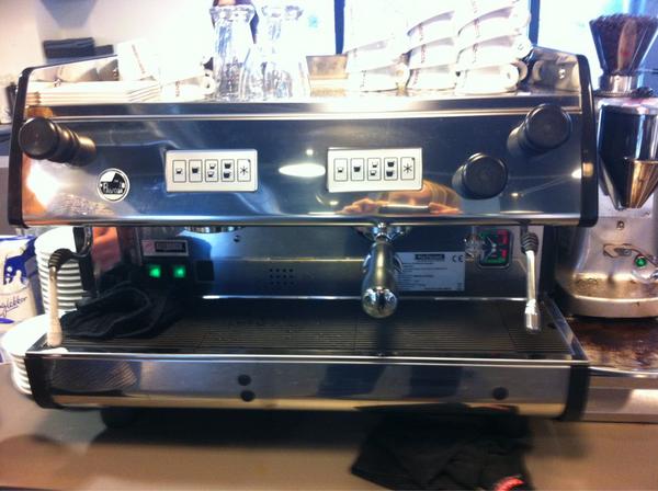 christelvanwee's tweet image. Wat een mooie koffiemachine van #alleborgh staat er bij #studioimage in #hoogland!