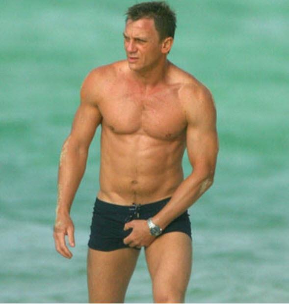 RavePad's tweet image. Daniel Craig's still got it. But do you think he needs to watch where his hands go? :)
bit.ly/UCj1Tq