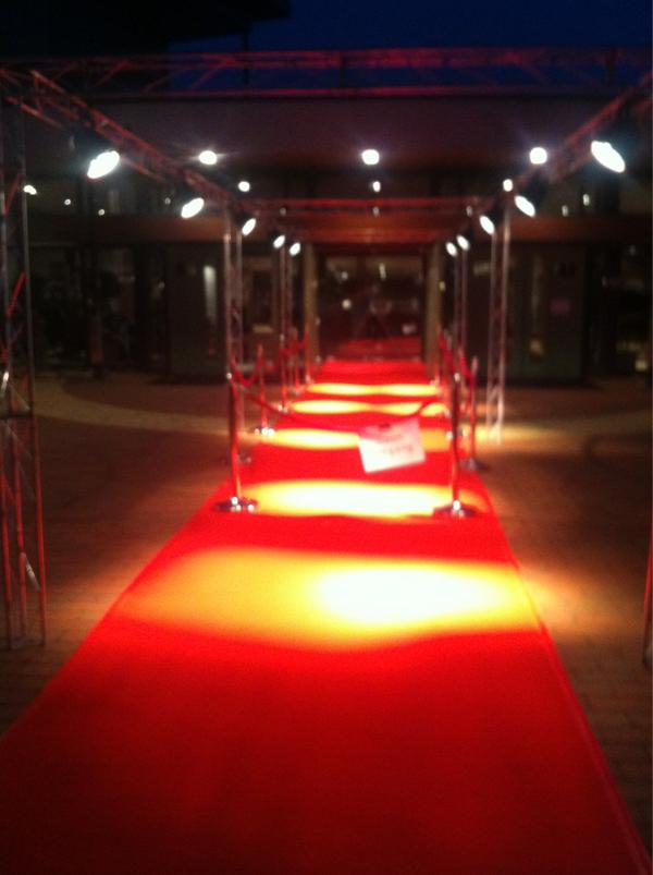 musicmakerjacob's tweet image. Rode loper uit voor #atonce!!