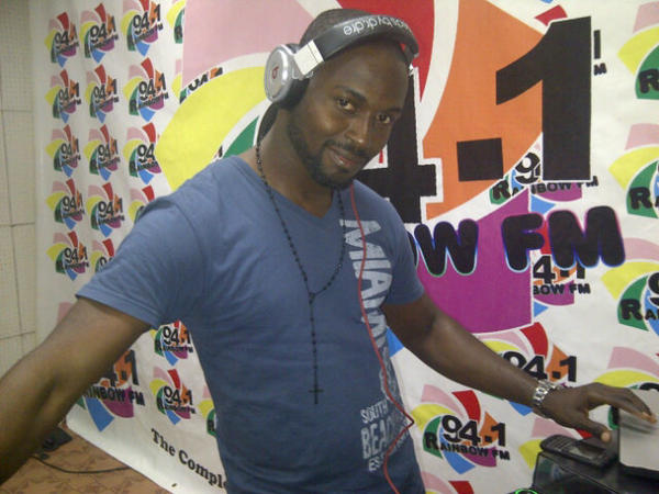 deejayneptune's tweet photo. RT @Rainbow941fm: @deejayneptune killing it! #HappyHour! #Rainbow94.1FM with @dj_Solex @HoneypotOnMic, @JamesNdu http://t.co/Kw7qa5h2