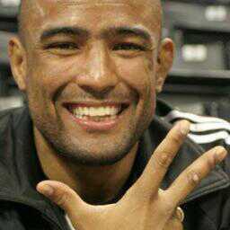 Benzema_Karim's tweet photo. @sergioalliance2 Hollywood smile), very well http://t.co/QP6MexHH