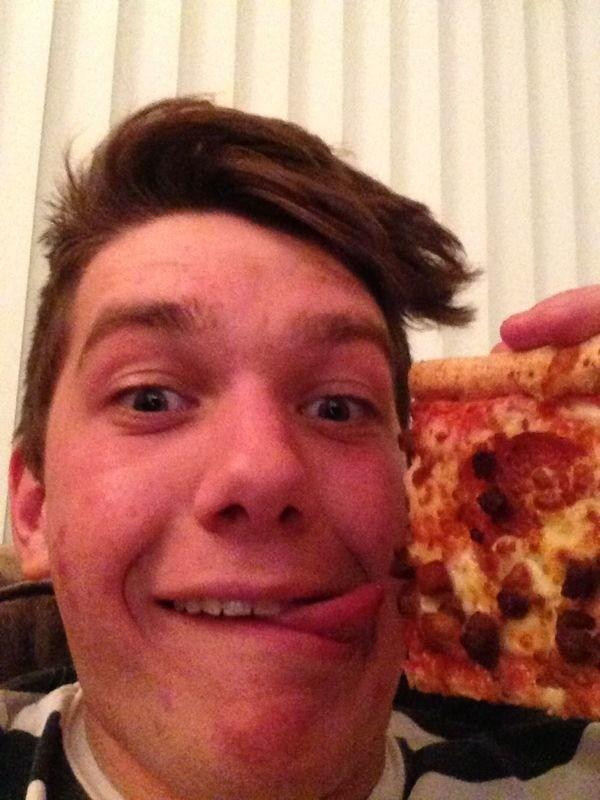 S1EVU's tweet photo. @allyfuckinrae here he is! http://t.co/nfmM9ptB