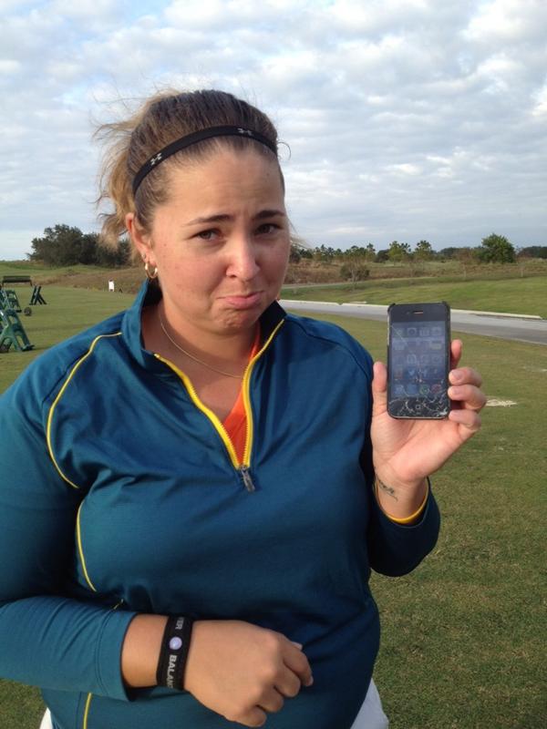 MegLeineweb's tweet image. Sidewalk:1 iPhone: 0 #crackedscreen #upgradeASAP