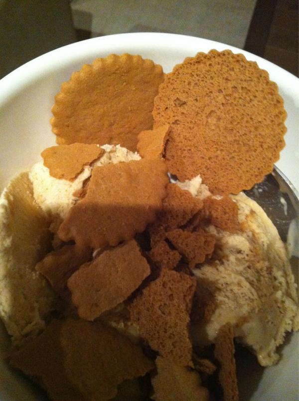 missmimoko's tweet image. Trader Joe's Triple Ginger Thins, you make me so happy! #indulgement