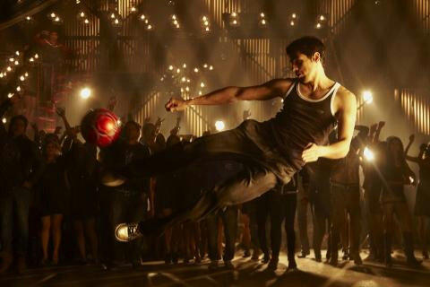TeamSiddharthM's tweet photo. RT @S1dharthM  Now some working stills from SOTY ...I had fun doin all the sports action http://t.co/iBmEoJGr