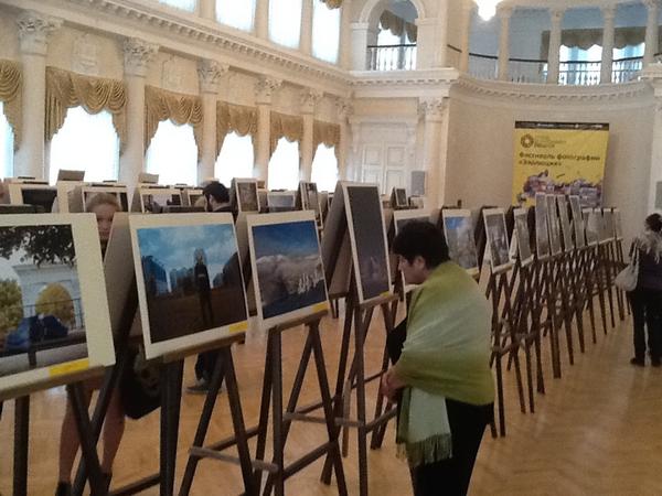 s_happy_to's tweet photo. #fotoevolution выставка топ 100 вот ты какая))) http://t.co/14rRRhs5