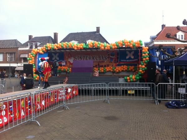 Vandaag staat de Sinterklaasintocht in Doetinchem op het programma! En vanavond de band Lickety Split in Enschede.