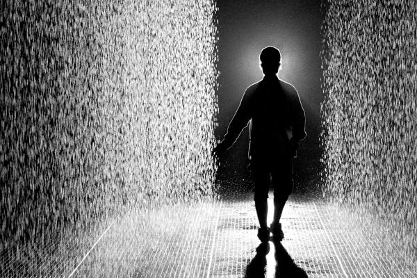 omgthemachine's tweet photo. Random International: Rain Room | http://t.co/EYfrk1Jr | @BarbicanCentre @WayneMcGregor @rAndomHQ #rainroom http://t.co/LDo3BSYn