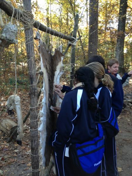 heiskelltrip's tweet photo. Scraping hide to make clothing. http://t.co/HOWn2pL5