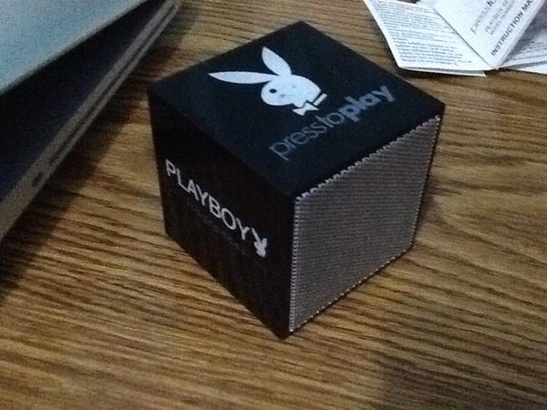 PakeTSign's tweet image. Dan peraih penghargaan kategori "Merchandise Playboy Terburuk" abad ini adalaaaah.... Speaker PressToPlay..!! Selamat..