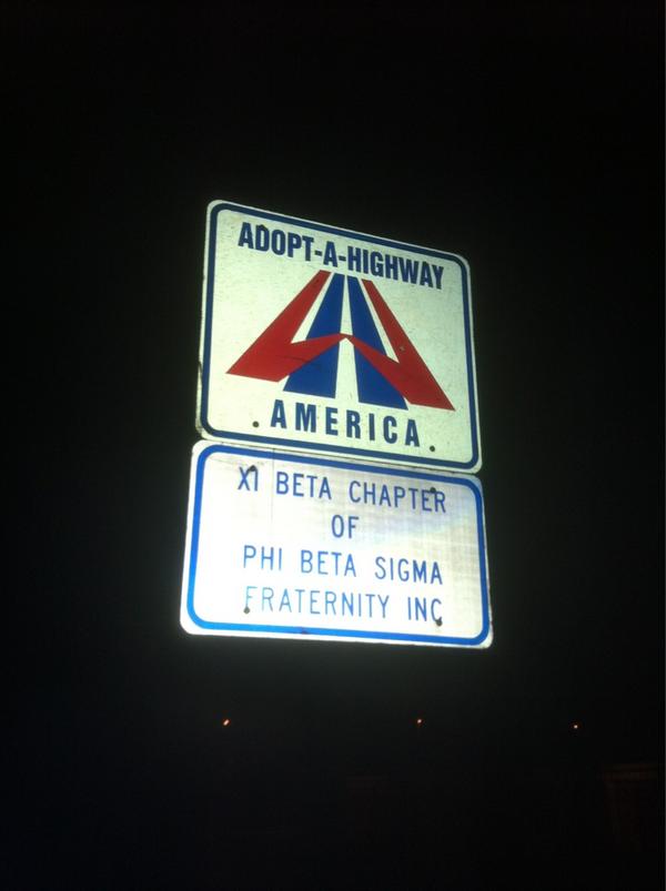 bluKINGDOM's tweet image. #XIBETA noticed our sign at 2:00 AM in the morning it's official 3peat!