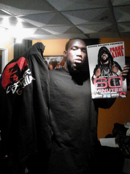 guttaone11's tweet photo. IN STUDIO TURNED PUTTIN ON FOR DA TEAM STREET GORILLAS LEGGO http://t.co/hRhw3muq