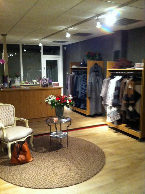 dames tip winkel van Maureen #033 #JariannMode grote Sint Jansstraat #s'nob #zilch #by ti mo #cream #smaakvol #mode