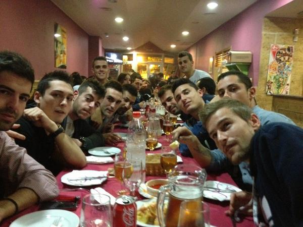 alvawitons's tweet photo. Cenita de cumpleaños muy mel! http://t.co/D6YX4eFt