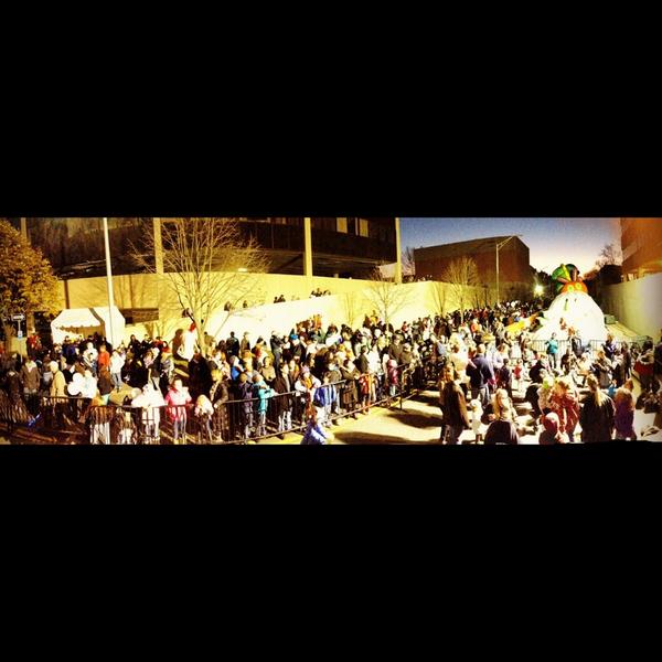BalloonParadeCT's tweet image. Inflation Party for the #UBSParadeSpectacular!!!!