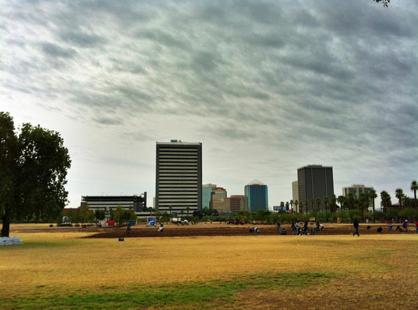 Indian School/Central vacant lot transforms into positive community space via @azcoopext <a href="/theirc/">IRC</a> <a href="/KPB_AZ/">Keep Phx Beautiful</a> <a href="/MayorStanton/">Greg J. Stanton</a>