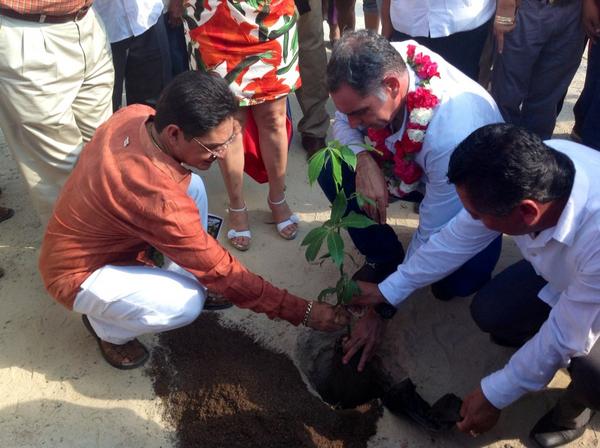 GabinoCue's tweet photo. Semilla que #ANDANAC, #NISSAN y @GobOax siembran para dar mejores oaxaqueñ@s y un mejor futuro para nuestro estado. http://t.co/SYZ0obmY
