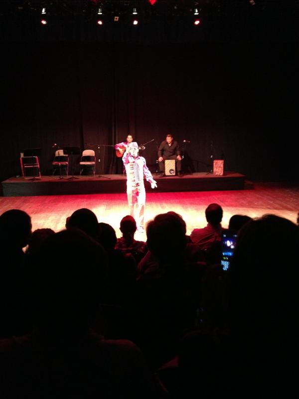 lapeliis's tweet image. RT @la_ximev: @lapeliis me he acordado de ti en pleeno zapateo!! olé!! miss u! http://t.co/qqOBXp2e" jaja y olé! tb t extraño proeshora!:*