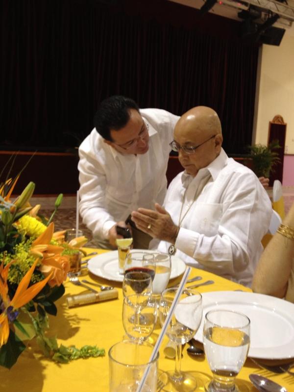 El subsecretario de turismo Raúl Marrufo con Alberto Landero Past President Club 569 Cozumel