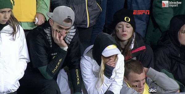 BleacherReport's tweet image. Oregon fans #StruggleFace