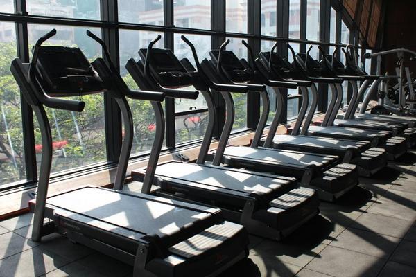 iThink_Fitness's tweet photo. The treadmills on our gym floor! http://t.co/xVpKJYPB