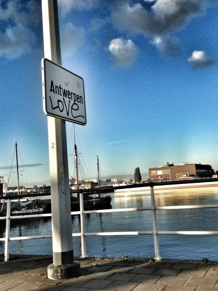 KellyVB80's tweet image. Goeiemorgen Antwerpen. We love you!