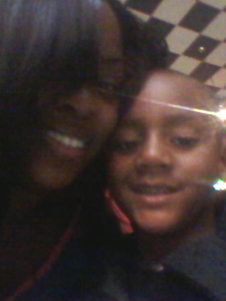 ImGorgeousuMadd's tweet photo. me and my heart http://t.co/3Vh0hgNP