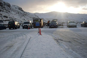 Dunloptyres_SA's tweet image. Pen-y-Pass on Mount Snowdonia, Wales. Snow, ice &amp;amp; suicidal mountain goats. Would you #daretodrive?