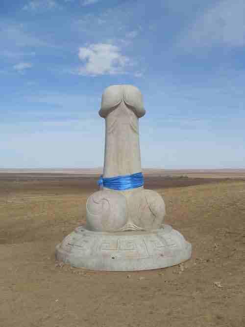 LFCAnfieldFans's tweet photo. Man Utd have announced they will unveil a statue of Alex Ferguson. Here's a picture of how it will look like: http://t.co/0QDqCY0U