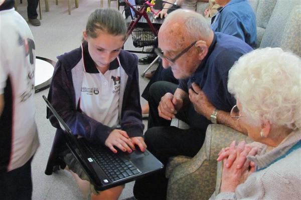 ColsCitySchools's tweet image. RT @firstlegoleague: ..11 year old teaching 102 year old LEGO robotics #seniorsolutions  @ftcteams  #Neverstoplearning
